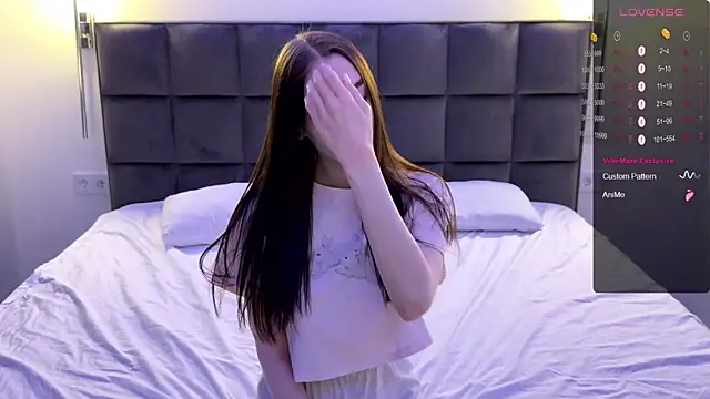 Snapshot of NotElis chatting on 01/25/25, 01:52 NotElis online show from 01/25/25, 01:52