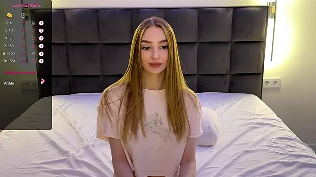 Snapshot of NotElis chatting on 03/10/25, 10:13 NotElis online show from 03/10/25, 10:13