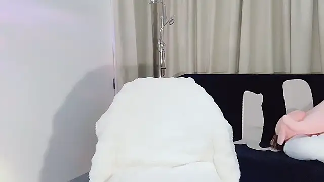 Snapshot of lvy-w chatting on 02/13/25, 11:28 lvy-w online show from 02/13/25, 11:28