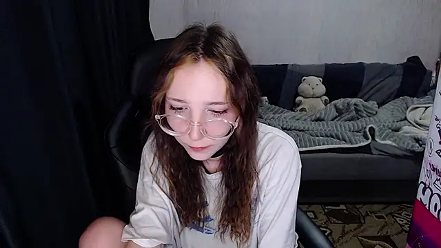 AmeliaKamishiro online show from 10/05/25, 08:01