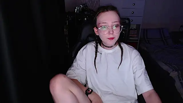 AmeliaKamishiro online show from 11/19/25, 03:06