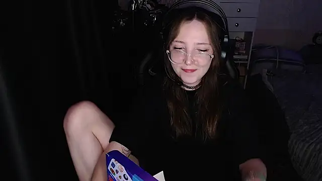 AmeliaKamishiro online show from 11/30/25, 01:04