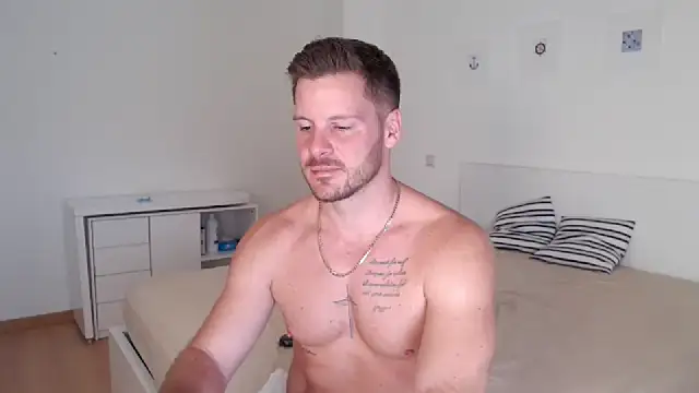 Snapshot of SexyandMarried1 chatting on 01/31/25, 12:18 SexyandMarried1 online show from 01/31/25, 12:18