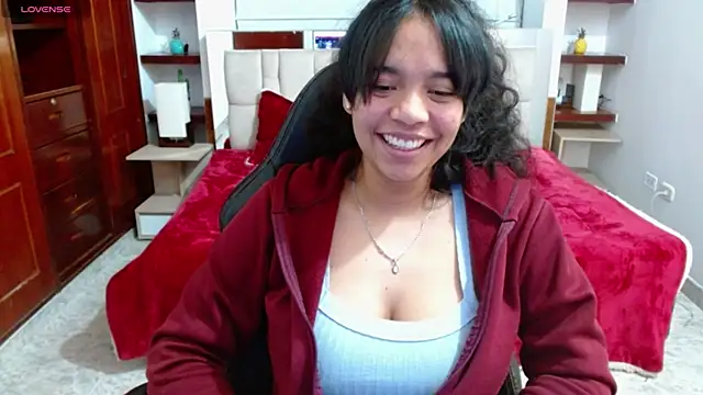 laureentt  online show from 02/03/25, 07:07