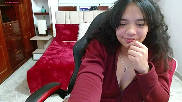 laureentt  online show from 02/04/25, 10:10