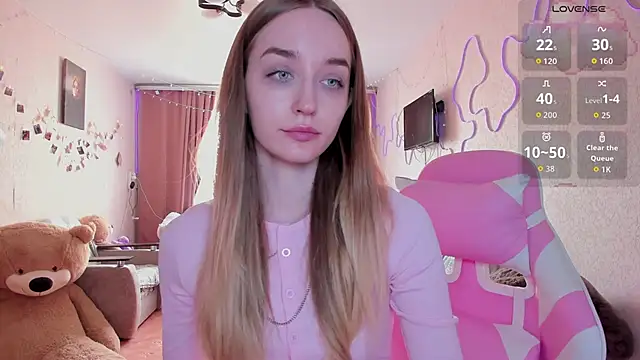 Snapshot of MoonDust chatting on 03/28/26, 11:54 MoonDust online show from 03/28/26, 11:54