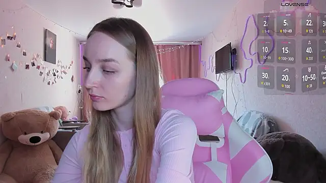 Snapshot of MoonDust chatting on 03/29/26, 09:20 MoonDust online show from 03/29/26, 09:20