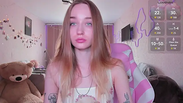 Snapshot of MoonDust chatting on 03/30/26, 11:33 MoonDust online show from 03/30/26, 11:33