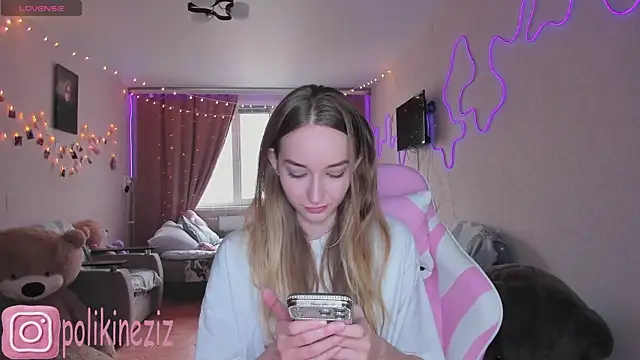 Snapshot of MoonDust chatting on 04/02/26, 02:26 MoonDust online show from 04/02/26, 02:26