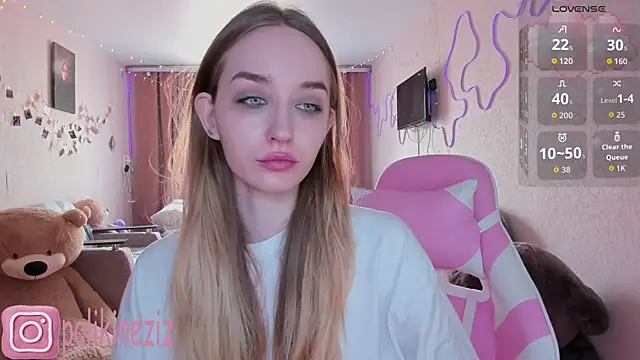 Snapshot of MoonDust chatting on 04/03/26, 10:57 MoonDust online show from 04/03/26, 10:57