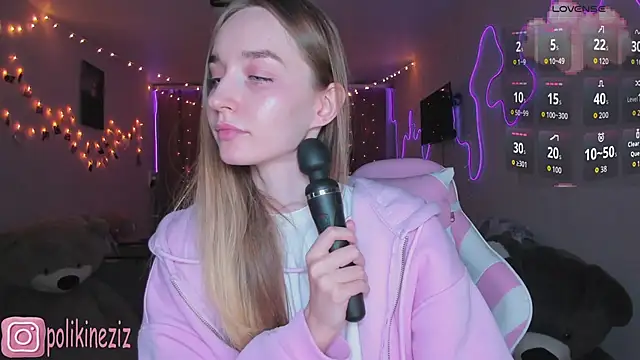 Snapshot of MoonDust chatting on 04/08/26, 04:29 MoonDust online show from 04/08/26, 04:29