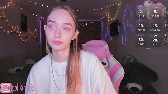 Snapshot of MoonDust chatting on 04/14/26, 01:17 MoonDust online show from 04/14/26, 01:17