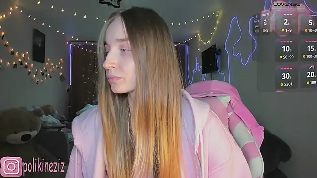 Snapshot of MoonDust chatting on 04/15/26, 04:14 MoonDust online show from 04/15/26, 04:14