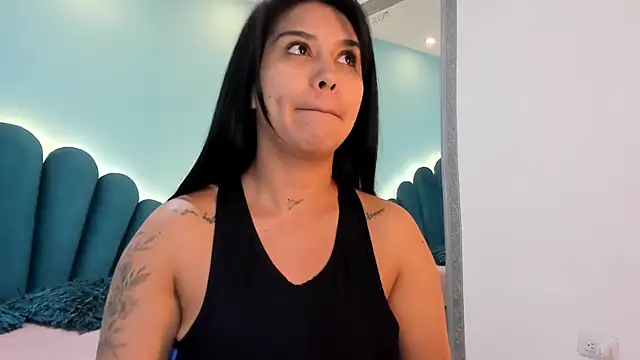 sharlott18 online show from 12/19/25, 01:29