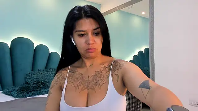 sharlott18 online show from 02/01/26, 11:42