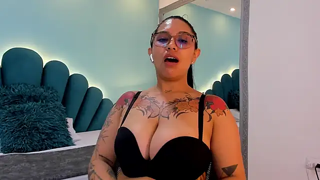 sharlott18 online show from 03/04/26, 04:35