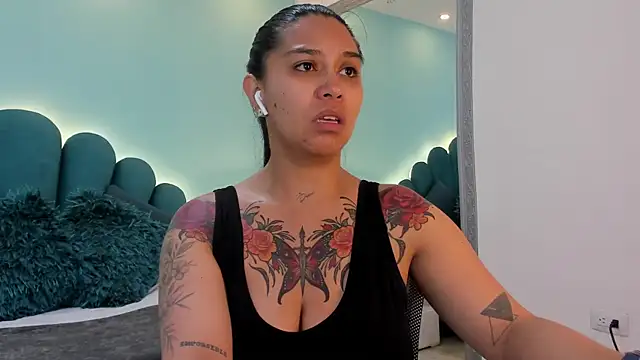 sharlott18 online show from 04/06/26, 12:28