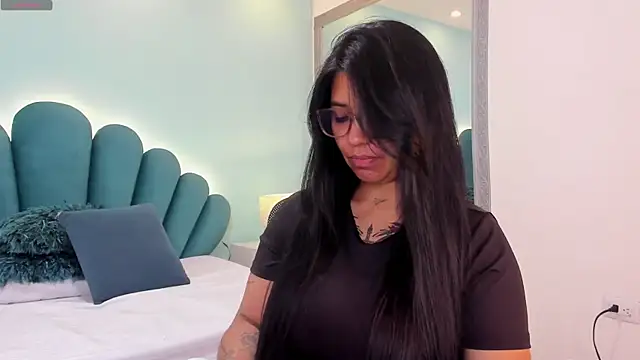 sharlott18 online show from 04/21/26, 04:01