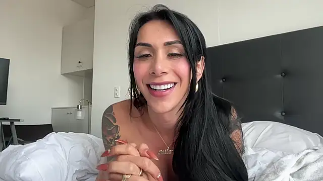 Snapshot of HOT_LADY_777 chatting on 11/12/25, 02:17 HOT LADY 777 online show from 11/12/25, 02:17