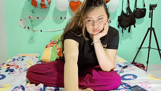 Snapshot of SofiaOlivares chatting on 01/08/25, 12:17 SofiaOlivares online show from 01/08/25, 12:17