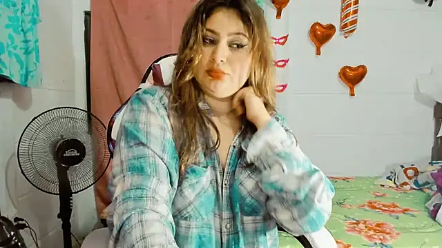 Snapshot of SofiaOlivares chatting on 02/09/25, 04:04 SofiaOlivares online show from 02/09/25, 04:04