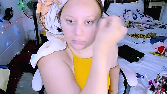 Snapshot of SofiaOlivares chatting on 09/13/25, 11:15 SofiaOlivares online show from 09/13/25, 11:15