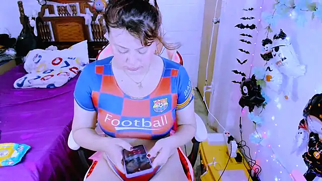 Snapshot of SofiaOlivares chatting on 09/22/25, 05:26 SofiaOlivares online show from 09/22/25, 05:26