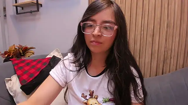 Snapshot of Eva_Macalliter chatting on 12/24/24, 07:06 Eva Macalliter online show from 12/24/24, 07:06