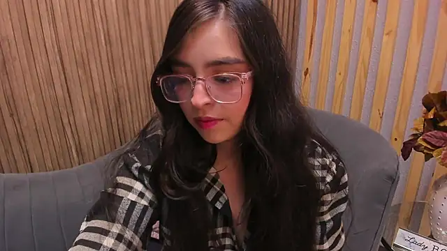 Snapshot of Eva_Macalliter chatting on 02/20/25, 02:40 Eva Macalliter online show from 02/20/25, 02:40