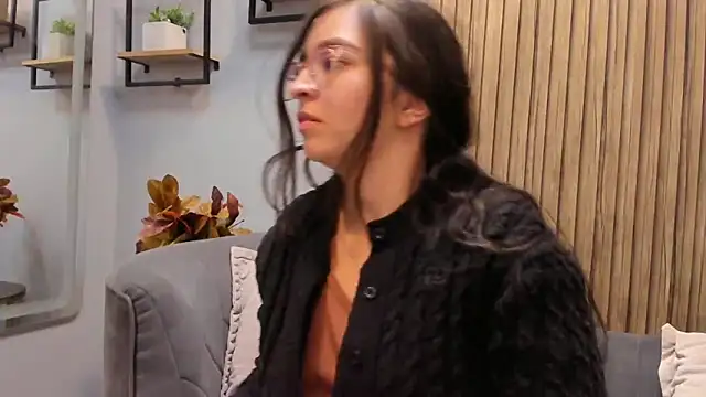 Snapshot of Eva_Macalliter chatting on 03/15/25, 03:18 Eva Macalliter online show from 03/15/25, 03:18