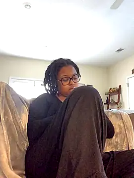 Snapshot of SweetHoneyBunz chatting on 11/28/25, 08:00 SweetHoneyBunz online show from 11/28/25, 08:00