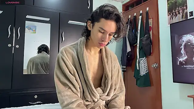 Snapshot of imcoltonalvin chatting on 09/19/25, 10:54 imcoltonalvin online show from 09/19/25, 10:54