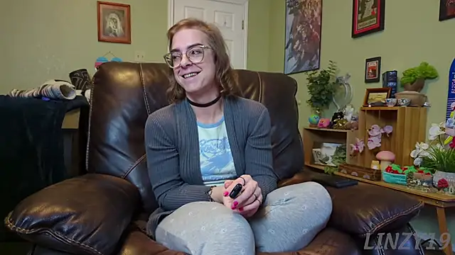 Linzy 19 online show from 01/30/25, 03:33