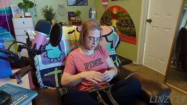 Linzy 19 online show from 03/18/25, 03:31