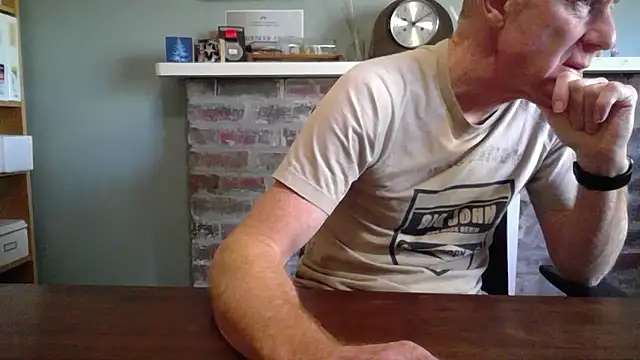 Snapshot of jiggy77777 chatting on 02/24/25, 11:41 jiggy77777 online show from 02/24/25, 11:41