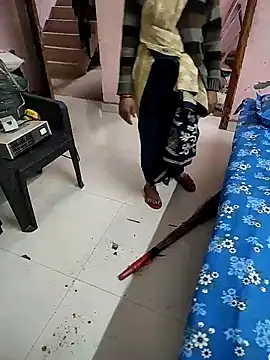 COUPLLE VILLAGE online show from 01/24/25, 03:43