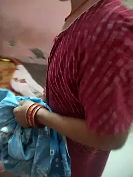 COUPLLE VILLAGE online show from 10/31/25, 02:23