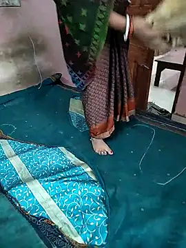 COUPLLE VILLAGE online show from 11/19/25, 02:55