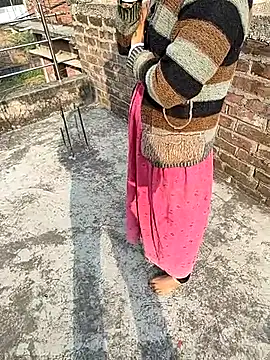 COUPLLE VILLAGE online show from 11/25/25, 02:55