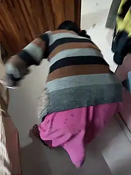 COUPLLE VILLAGE online show from 11/26/25, 02:56