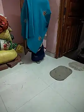 COUPLLE VILLAGE online show from 02/04/26, 04:13