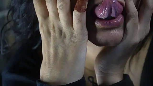 -AyeshaSinghania- online show from 10/03/25, 05:21