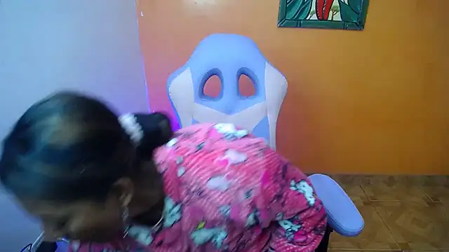 Snapshot of daleska_ayala_1 chatting on 01/24/25, 01:57 daleska ayala 1 online show from 01/24/25, 01:57