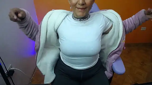 Snapshot of daleska_ayala_1 chatting on 01/29/25, 10:32 daleska ayala 1 online show from 01/29/25, 10:32