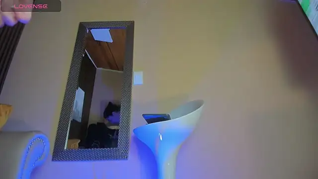 emily roberts1 online show from 12/24/24, 03:38