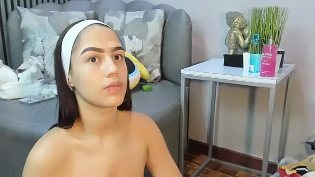 emily roberts1 online show from 09/11/25, 12:49