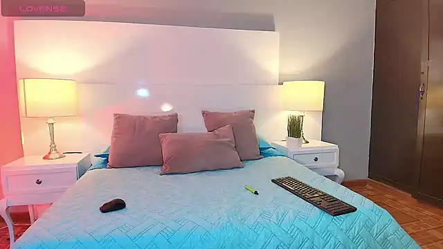 emily roberts1 online show from 09/18/25, 10:12