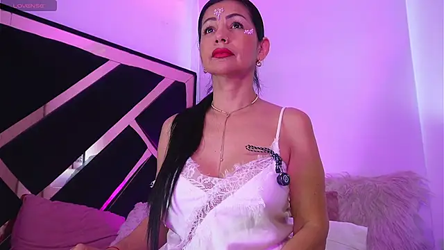 EVA45LOVES online show from 04/24/26, 11:34