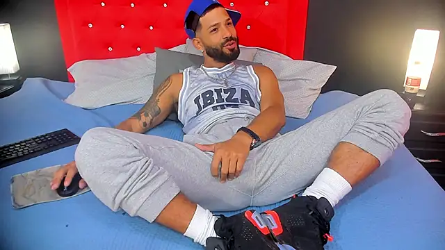 Thiagogomez online show from 02/20/25, 03:41