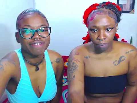 Snapshot of The_wickles_4443 chatting on 02/15/25, 03:52 The wickles 4443 online show from 02/15/25, 03:52